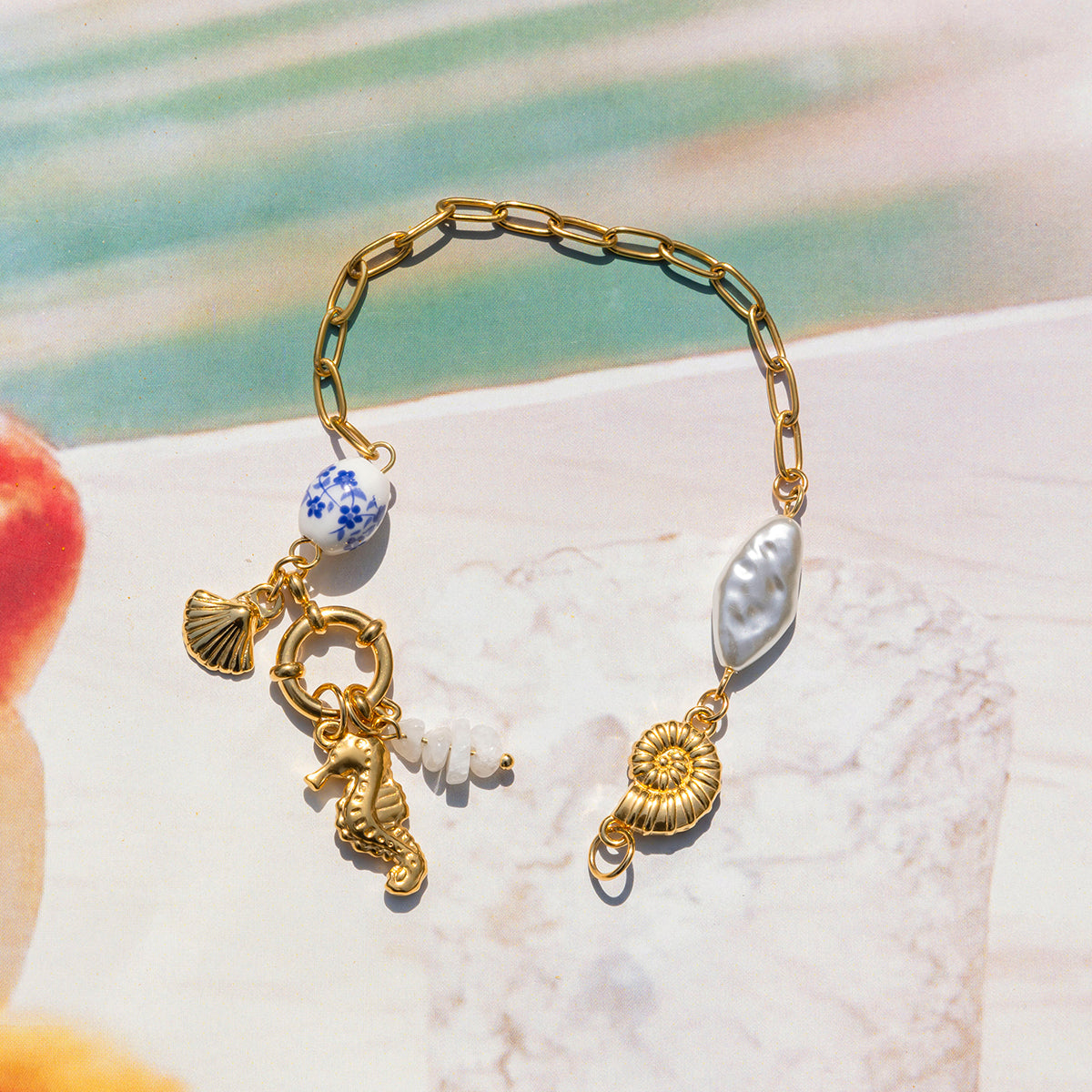 Coraya – Bracelet corail doré
